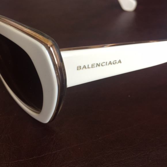 HOST PICK🎉 [Balenciaga] Cat Sunglasses BA 6 24F White - Picture 6 of 11
